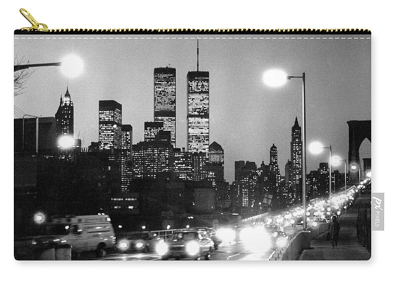 1980s Zip Pouch featuring the photograph Brooklyn Bridge traffic II dusk 1980s by Gary Eason