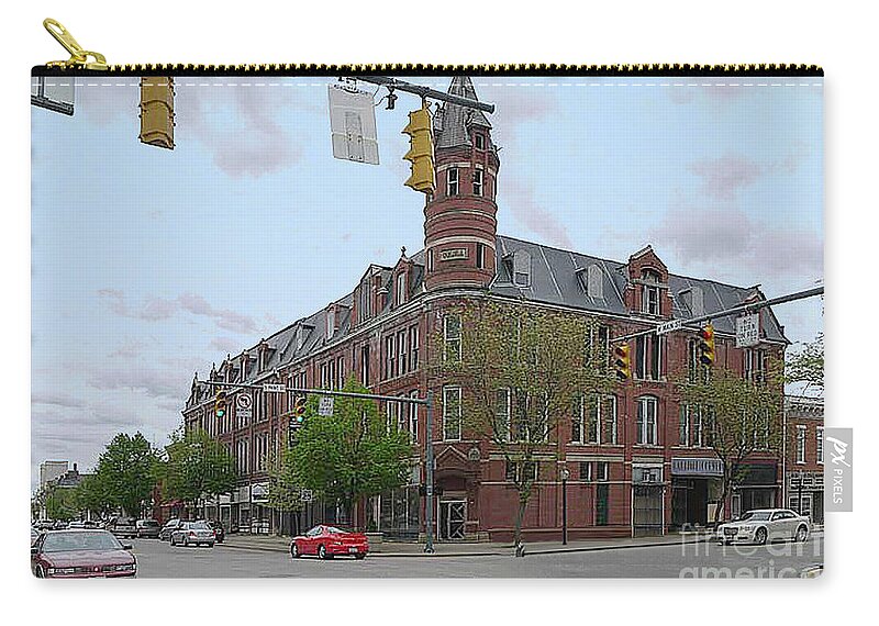 Carlisle Building Zip Pouch featuring the photograph Carlisle Building - A Chillicothe Landmark by Charles Robinson