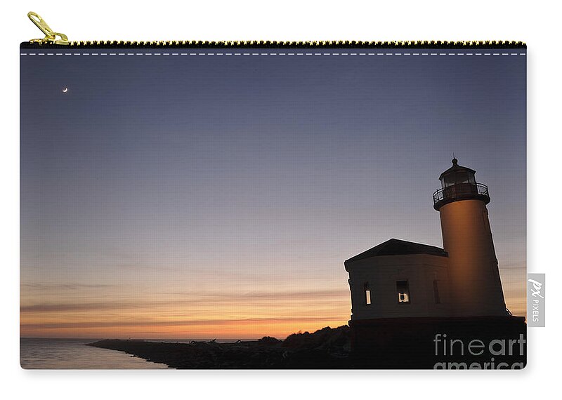 Bandon Zip Pouch featuring the photograph Coquille River Lighthouse by John Shaw