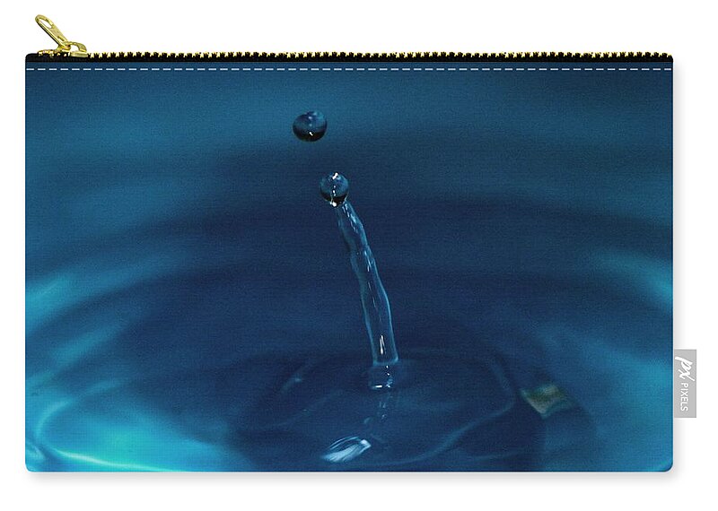 Drop Of Water - Droplet Abstract Art Zip Pouch featuring the photograph Drops of Water - Water Droplet abstract Art by Ramabhadran Thirupattur