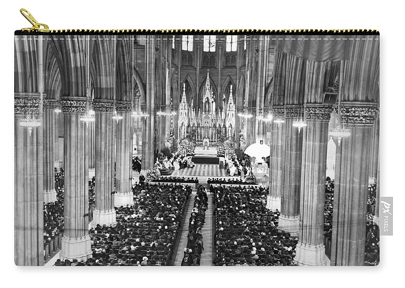 1930's Zip Pouch featuring the photograph Easter At St. Patrick's by Underwood Archives