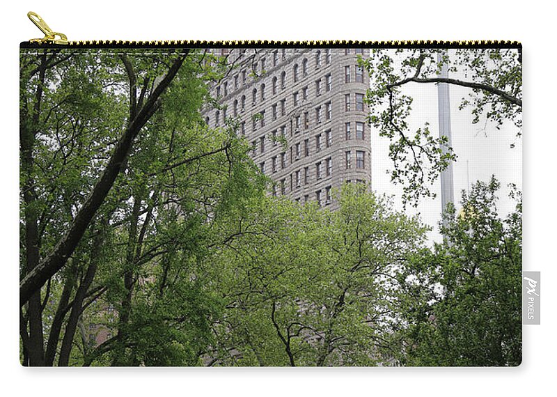Flatiron Building Zip Pouch featuring the photograph Flatiron Building 3 by Andrew Fare