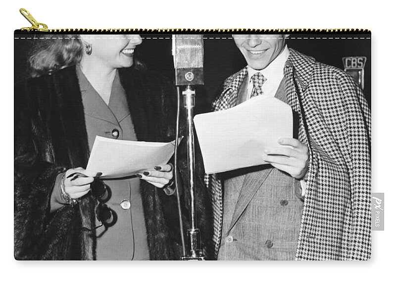 1951 Zip Pouch featuring the photograph Frank Sinatra And Ann Sheridan by Underwood Archives