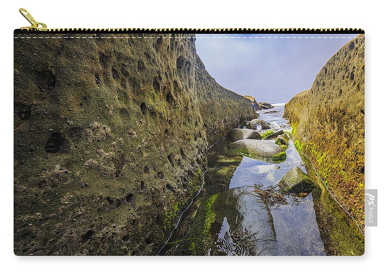 Tide Pool Zip Pouch featuring the photograph Low Tide Trough 1 by Scott Campbell