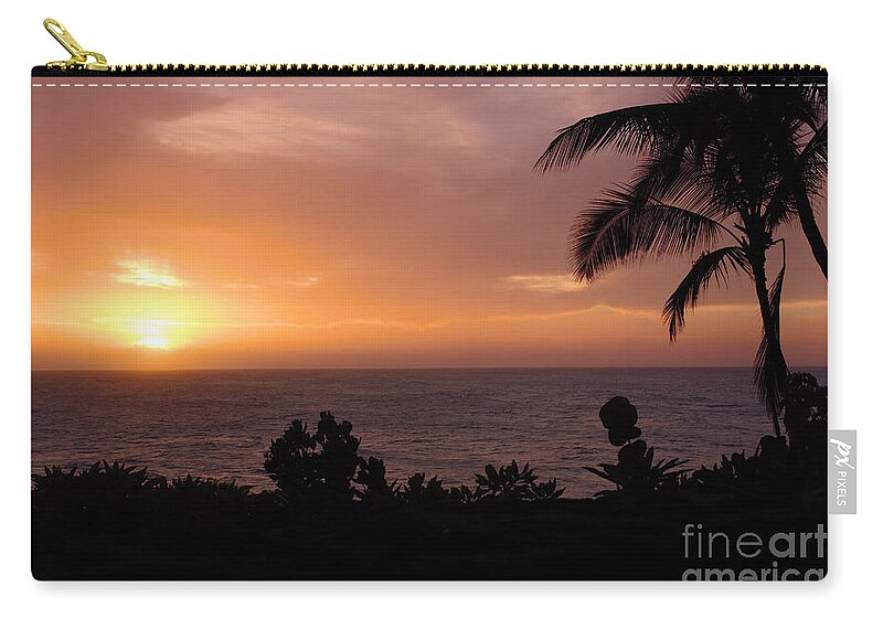 Hawaii Zip Pouch featuring the photograph Perfect End To A Day by Suzanne Luft