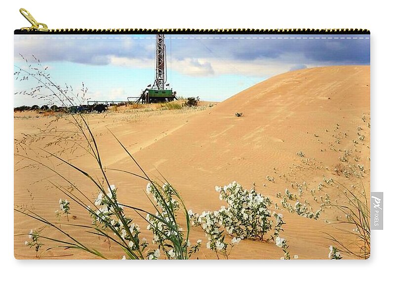 Precision Rig 10 Zip Pouch featuring the photograph Precision Rig 10 Near Monahans by Lanita Williams