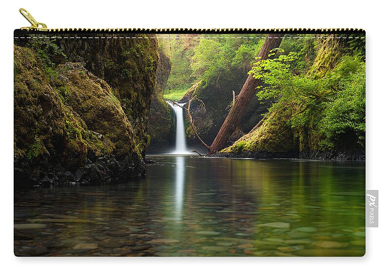 Punch Bowl Zip Pouch featuring the photograph Punch Bowl Falls by Andrew Kumler