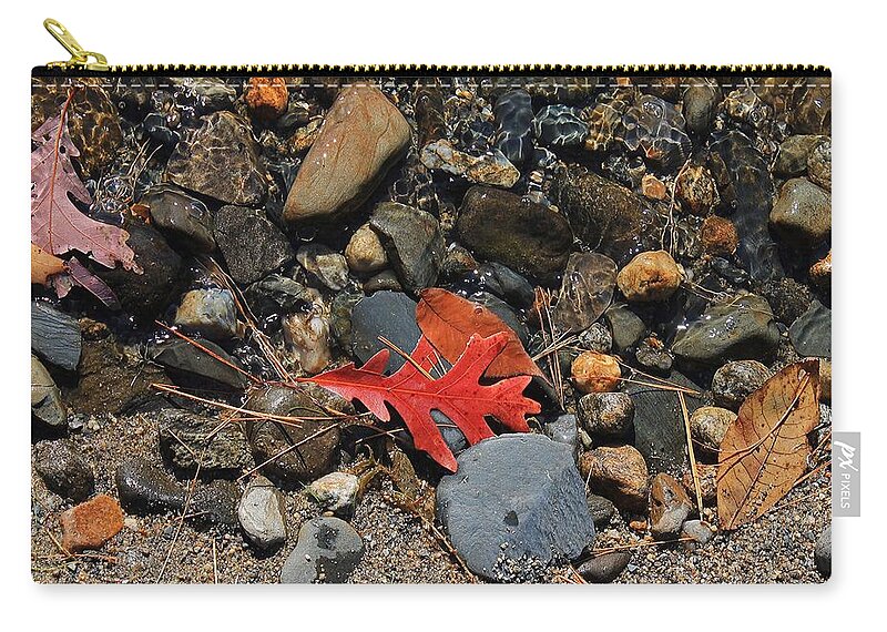 Wachusett Reservoir Zip Pouch featuring the photograph Red Oak Leaf by Michael Saunders