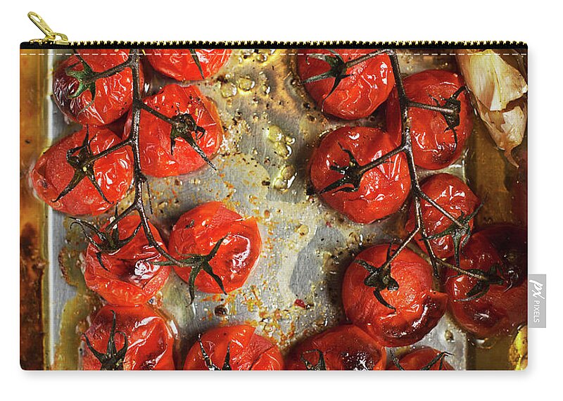 Roasting Pan Zip Pouch featuring the photograph Roasted Vine Tomatoes In Roasting Tin by Ross Woodhall