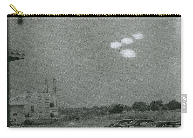 Science Zip Pouch featuring the photograph Salem Ufo Sighting, 1952 by Science Source