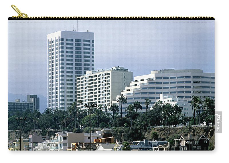 Ocean Avenue Zip Pouch featuring the photograph Santa Monica Beach, Ocean Avenue, Santa by Hisham Ibrahim