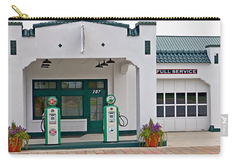 Gas Zip Pouch featuring the photograph Sinclair Gas Station by Pete Trenholm