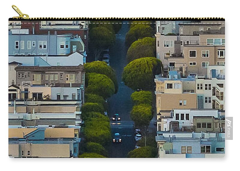 San Francisco Zip Pouch featuring the photograph Summer Green on Lombard Street by Scott Campbell