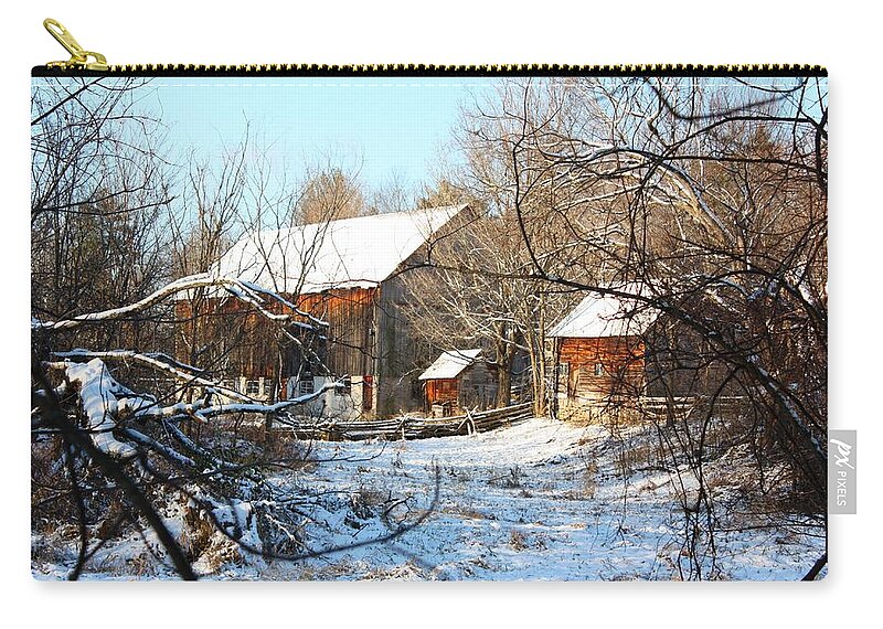 Barn Zip Pouch featuring the photograph Tay Valley Barn by Pat Purdy