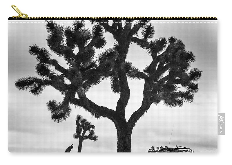 2015 Zip Pouch featuring the photograph The Joshua Tree and the Rustybus by Richard Kimbrough
