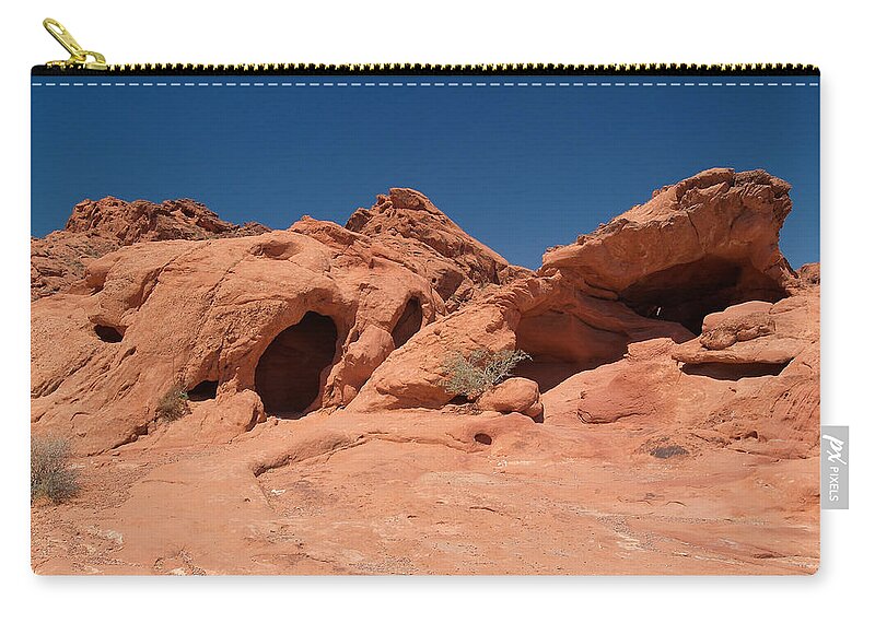 Valley Of Fire Zip Pouch featuring the photograph Valley of Fire 19 by Richard J Cassato