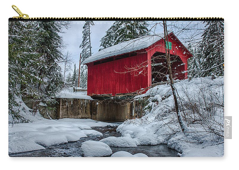 Mosely Covered Bridge Zip Pouch featuring the photograph Vermonts Moseley covered bridge by Jeff Folger