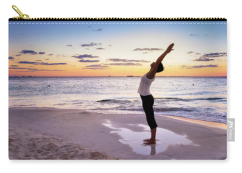 Latin Woman Doing Yoga Poses On The Beach Stock Photo - Download Image Now  - Mexico, Retirement, 30-34 Years - iStock