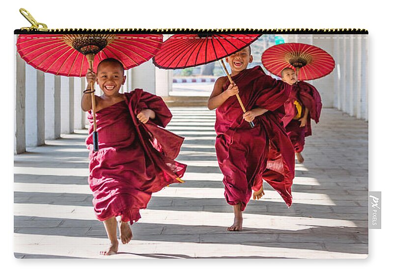 Udvalg Byblomst Wedge Young buddhist monks on the run - Myanmar Zip Pouch by Matteo Colombo -  Pixels
