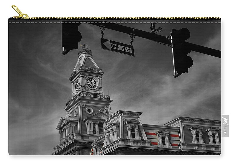 Zanesville Oh Zip Pouch featuring the photograph Zanesville OH Courthouse by David Yocum
