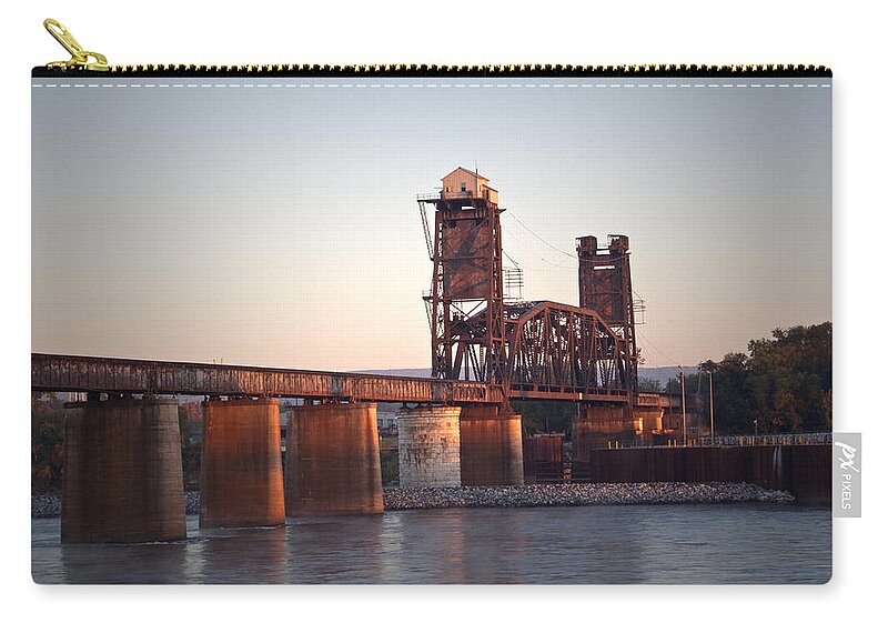 Cincinnati Southern Railroad Bridge Zip Pouch featuring the photograph Cincinnati Railroad Bridge by David Troxel