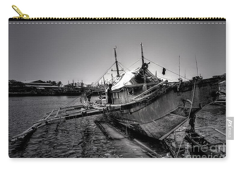 Yhun Suarez Zip Pouch featuring the photograph Fisherman's Pride by Yhun Suarez