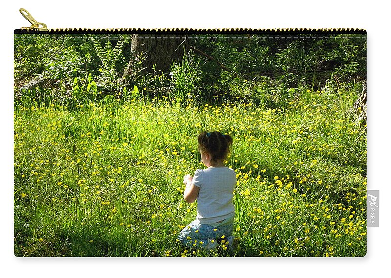 Little Girl Zip Pouch featuring the photograph So sweet xo by Kim Galluzzo