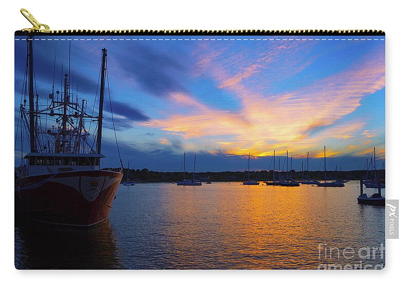 Atlantic Zip Pouch featuring the photograph Day's End #1 by Joe Geraci