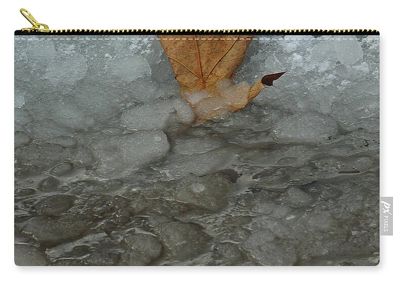 Boston Zip Pouch featuring the photograph Stranded #1 by Juergen Roth