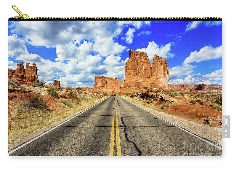 Arches National Park Zip Pouch featuring the photograph Arches National Park #19 by Raul Rodriguez