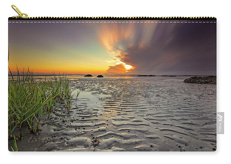 Atlantic Ocean Zip Pouch featuring the photograph Seascape of Hilton Head Island #2 by Peter Lakomy