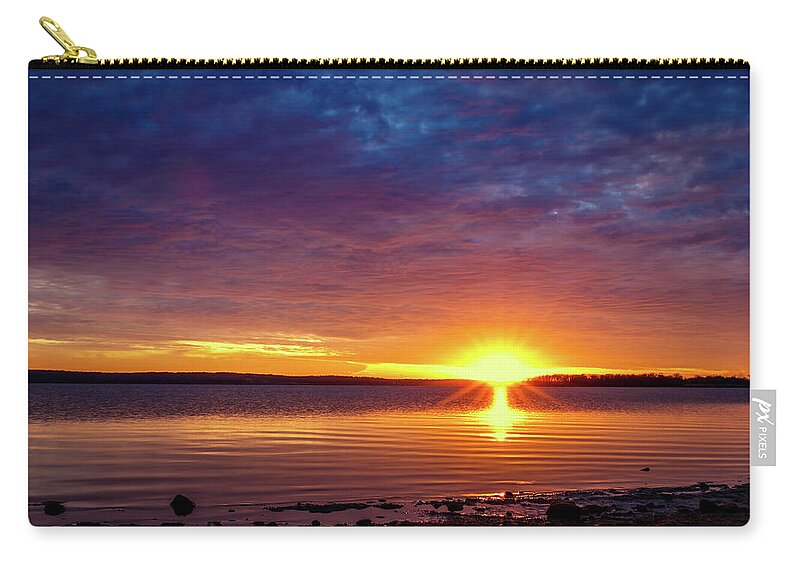 Horizontal Zip Pouch featuring the photograph Sun going Down #3 by Doug Long