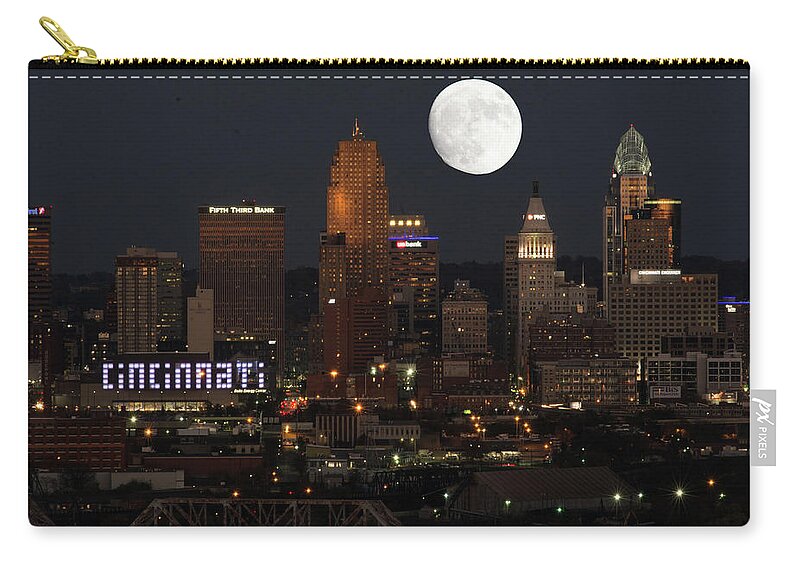 Super Moon Cincinnati 2016 Zip Pouch featuring the photograph Super moon Cincinnati 2016 #3 by Randall Branham