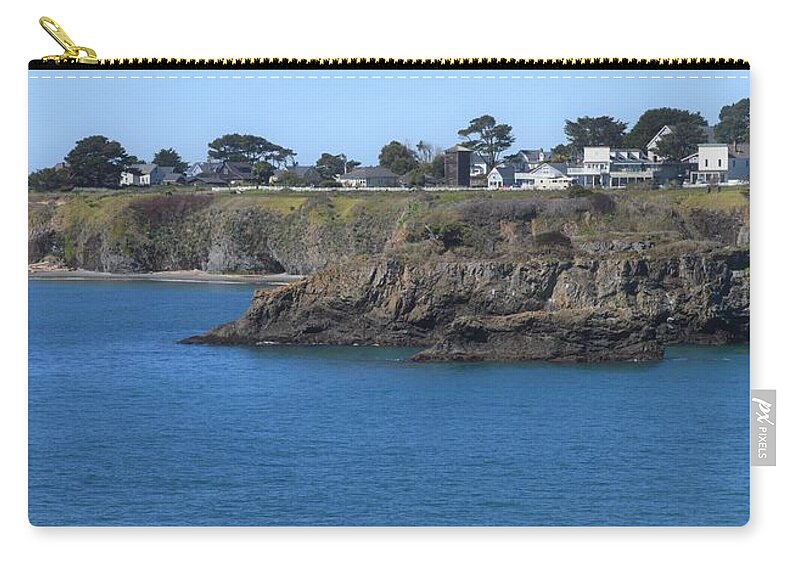 Mendocino Zip Pouch featuring the photograph Mendocino #5 by Lisa Dunn
