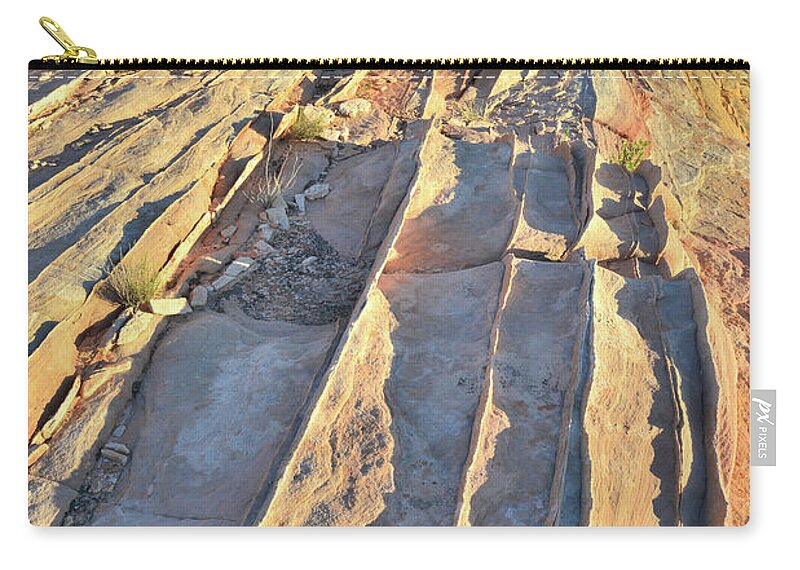Valley Of Fire State Park Zip Pouch featuring the photograph Last Light in Valley of Fire #3 by Ray Mathis