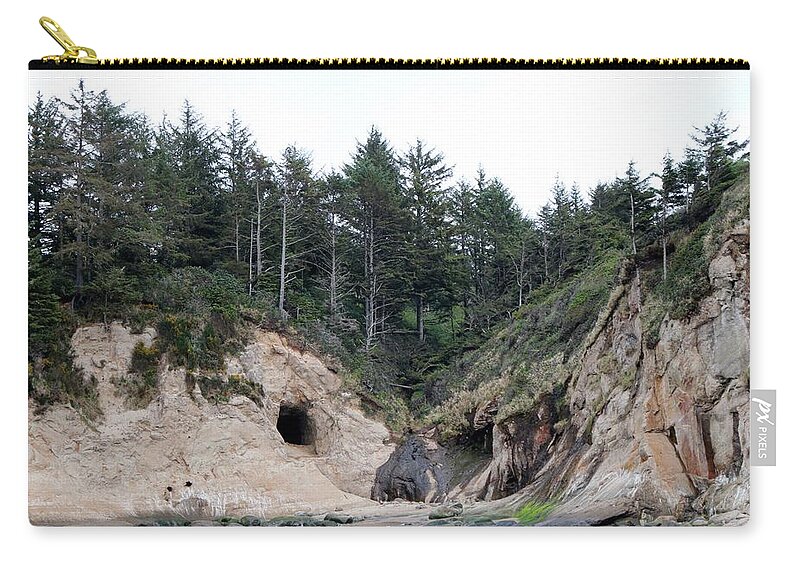 Oregon Coast Zip Pouch featuring the photograph Along the Oregon Coast - 2 by Christy Pooschke