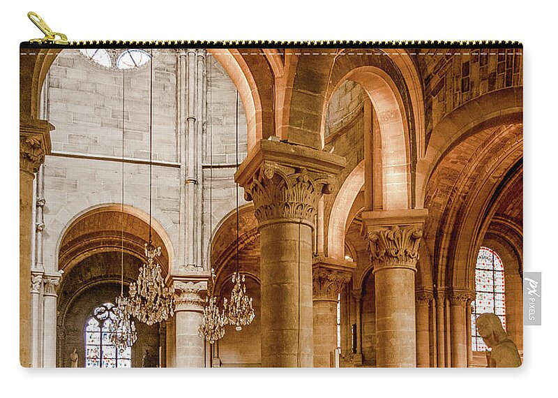 Collégiale Notre-dame De Poissy Zip Pouch featuring the photograph Poissy, France - Altar, Notre-Dame de Poissy by Mark Forte