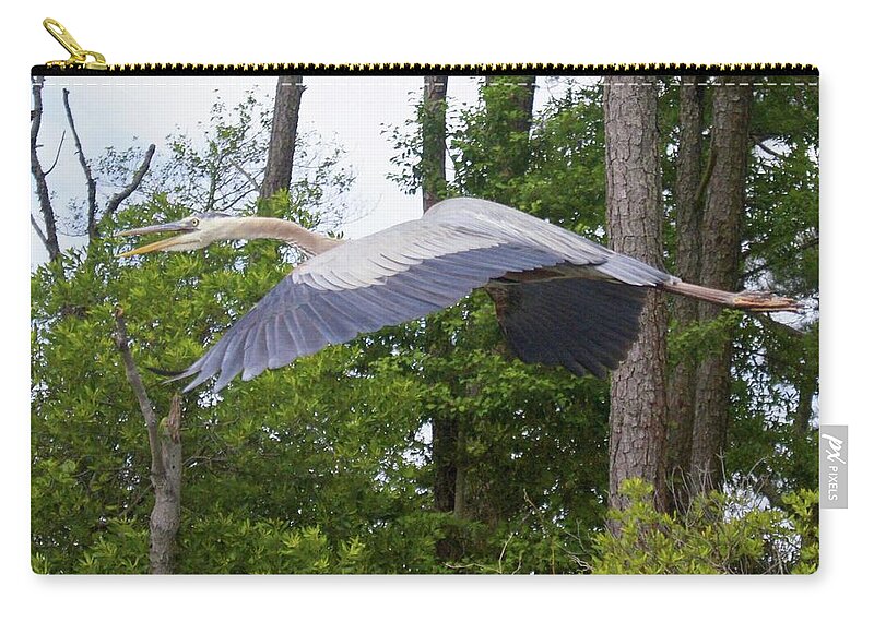 De Carry-all Pouch featuring the photograph Assawoman Canal, Great Blue #8758 by Raymond Magnani