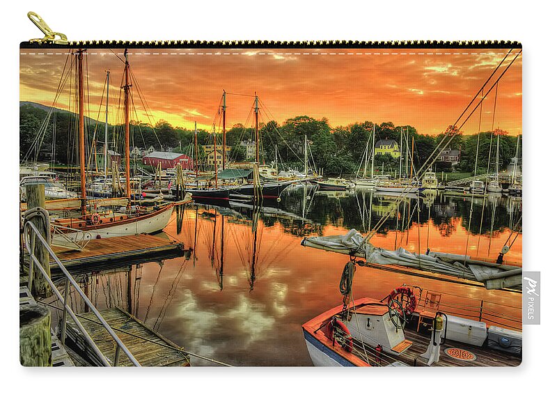 Sunrise Zip Pouch featuring the photograph Breaking Dawn by Jeff Cooper