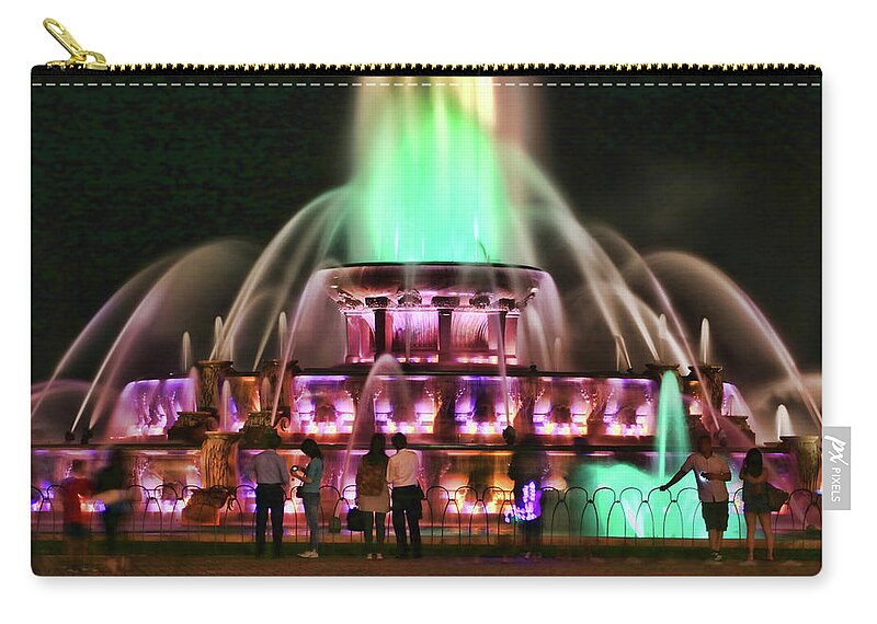 Chicago Zip Pouch featuring the photograph Buckingham Memorial Fountain # 9 by Allen Beatty