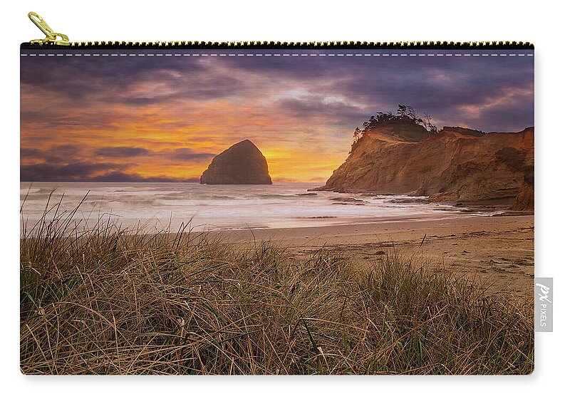 Chief Kiawanda Zip Pouch featuring the photograph Cape Kiwanda in Pacific City Beach at Sunset by David Gn