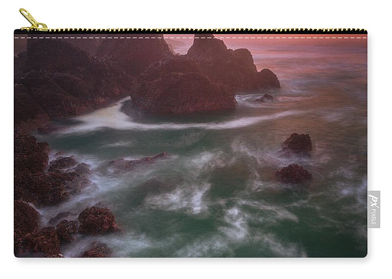 Oregon Zip Pouch featuring the photograph Christmas Sunset by Darren White