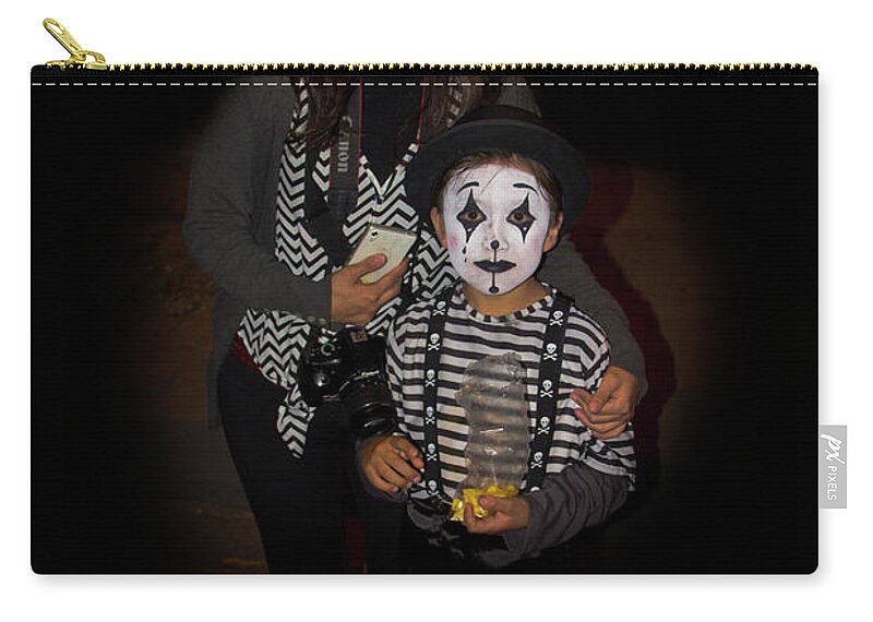Mom Zip Pouch featuring the photograph Cuenca Kids 950 by Al Bourassa