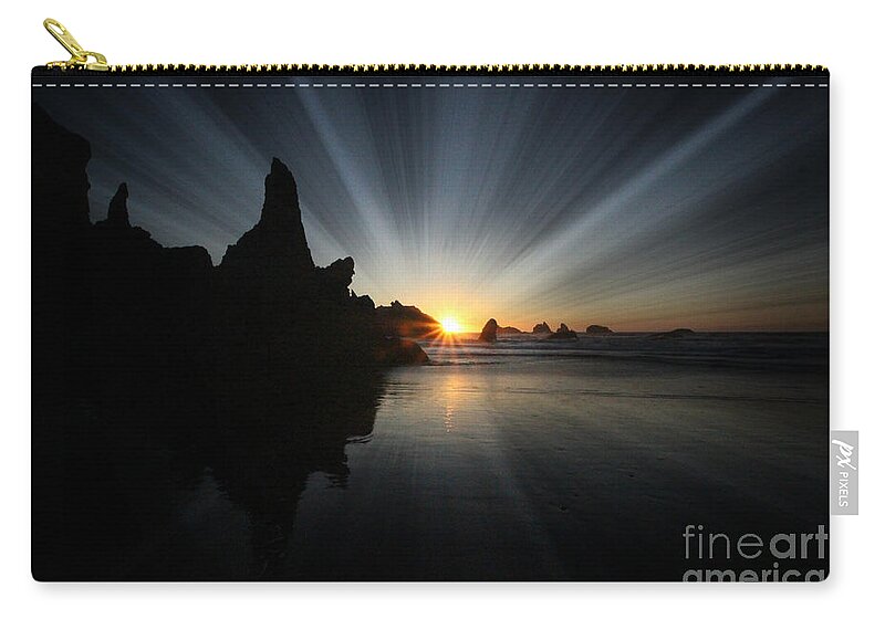 2000 Views Zip Pouch featuring the photograph Day's End by Jenny Revitz Soper