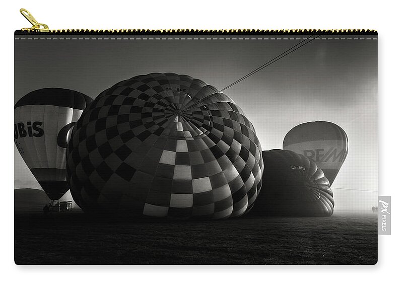Sunrise Zip Pouch featuring the photograph Dreamers of a dream by Jorge Maia