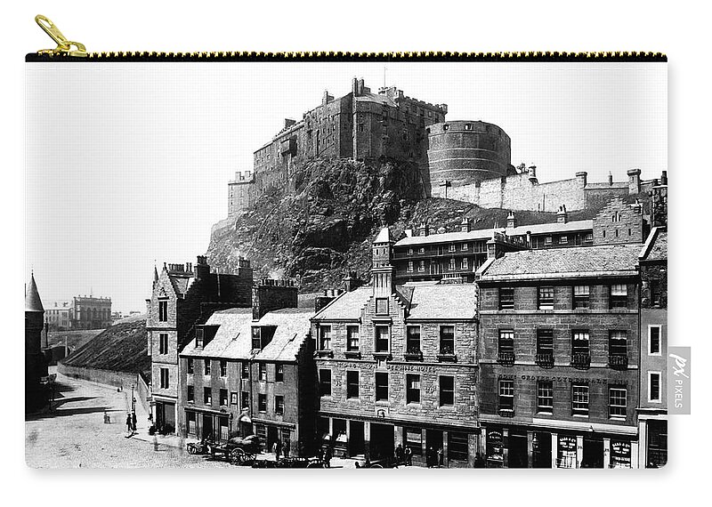Edinburgh Castle Zip Pouch featuring the photograph Edinburgh Castle by Lee Santa