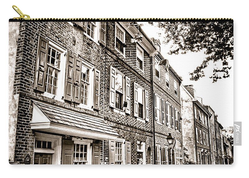 Elfreth Zip Pouch featuring the photograph Elfreth Alley by Olivier Le Queinec
