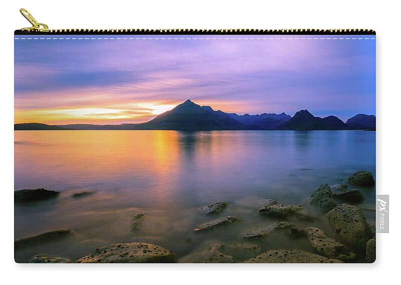Elgol Zip Pouch featuring the photograph Elgol by Rob Davies