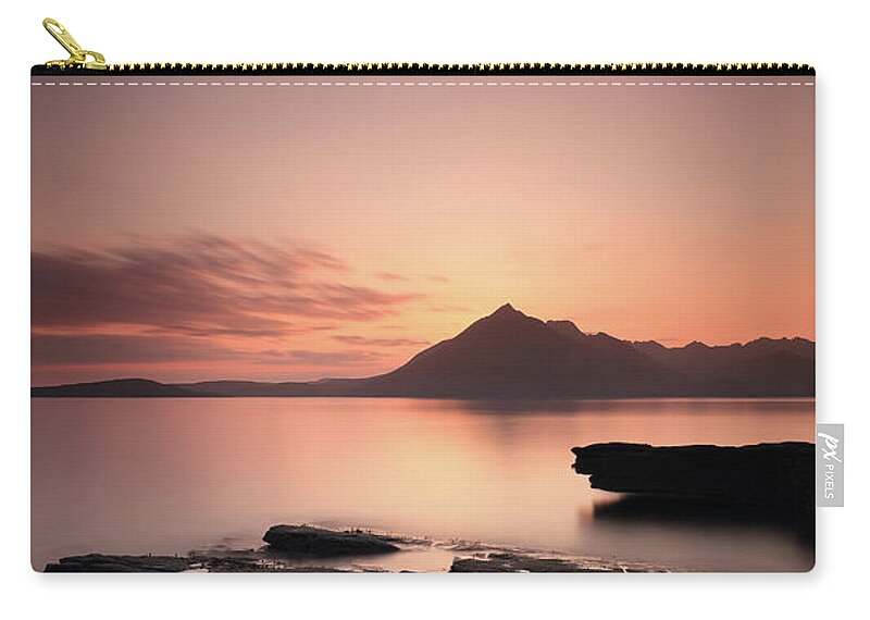 Isle Of Skye Zip Pouch featuring the photograph Elgol Sunset Afterglow by Grant Glendinning