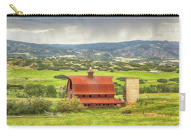 Barn Zip Pouch featuring the photograph Foothills Barn by Lorraine Baum